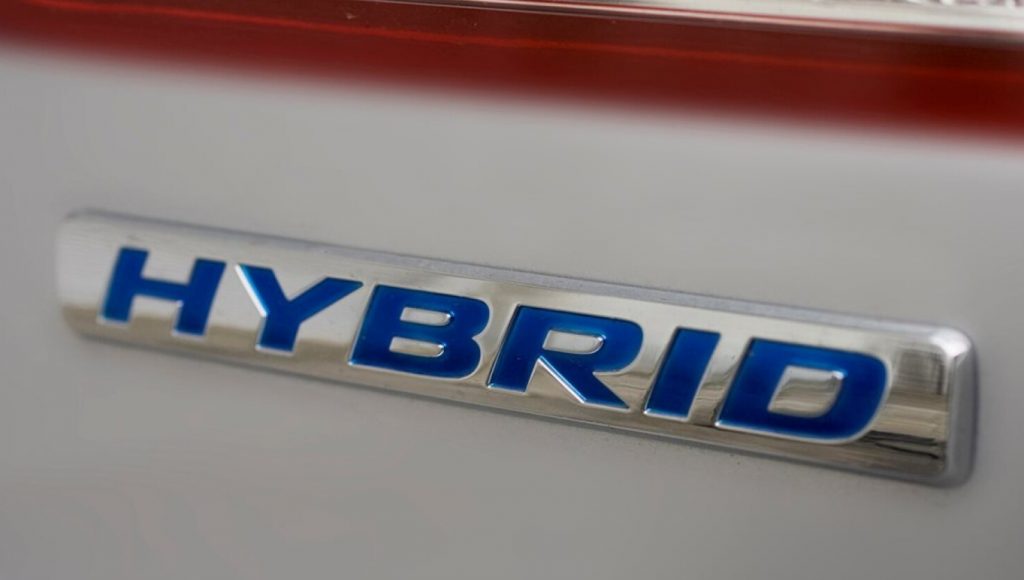 Choosing Between a Hybrid Vehicle and an EV in 2023